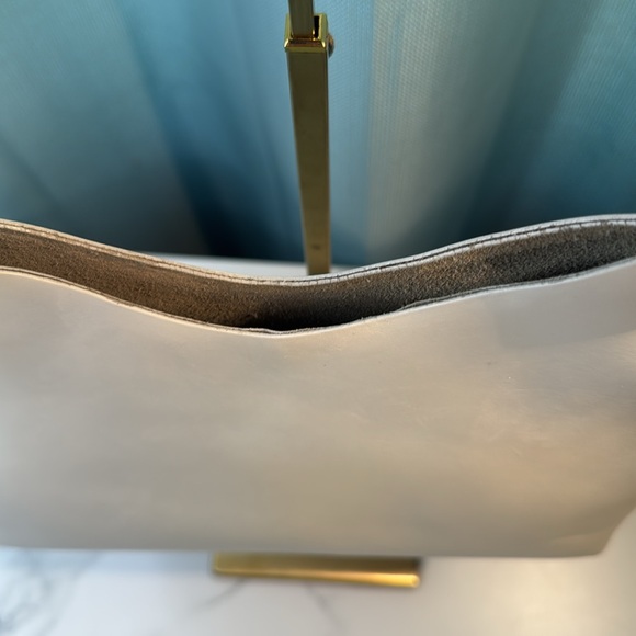 Elegant Creamy White Gucci Handbag Set - Picture 9 of 9